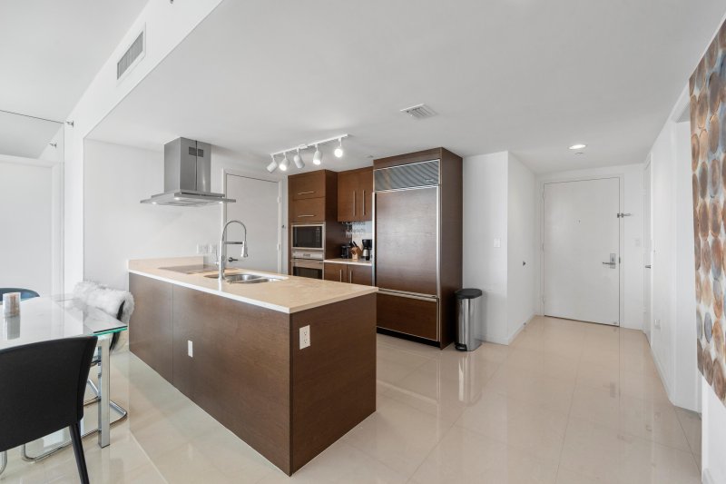 Comprar apartamento no Icon Brickell Tower II 811