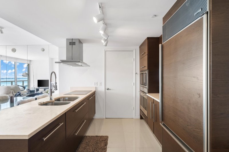 Comprar apartamento no Icon Brickell Tower II 811