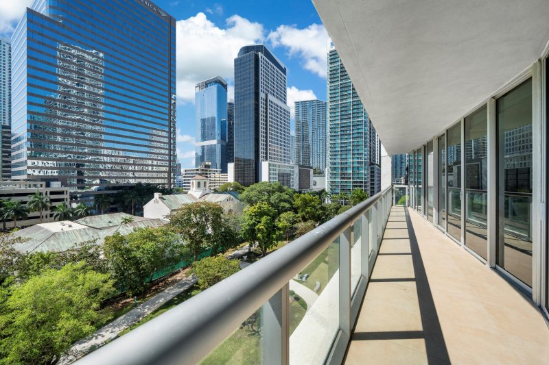 Comprar apartamento no Icon Brickell Tower II 811