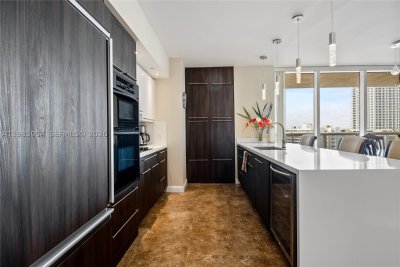 Aluguel de apartamento no Beach Club Two 1108