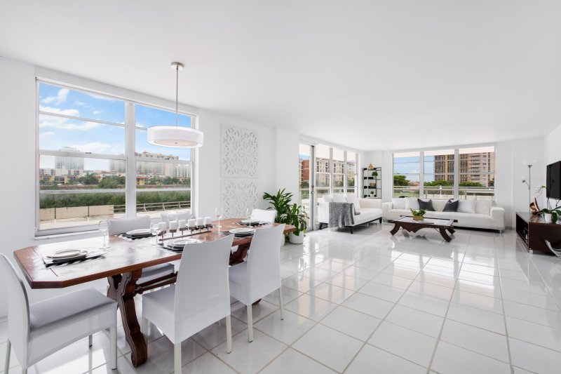 Condo for sale at Winston Towers 414