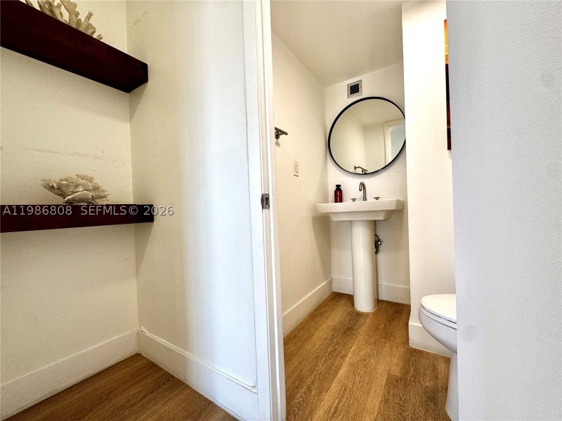 Condo for sale at Bayview Towers A909