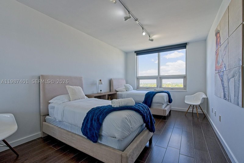 Condo for sale at Midtown Midblock 1006
