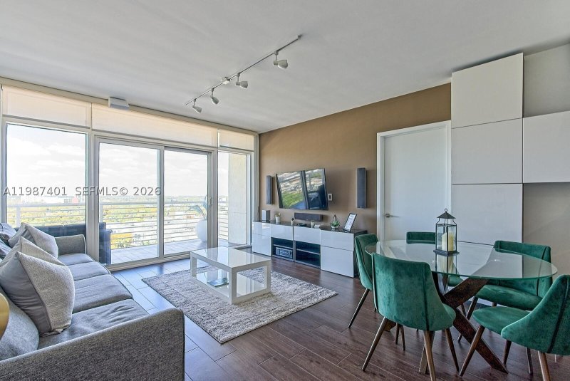 Condo for sale at Midtown Midblock 1006