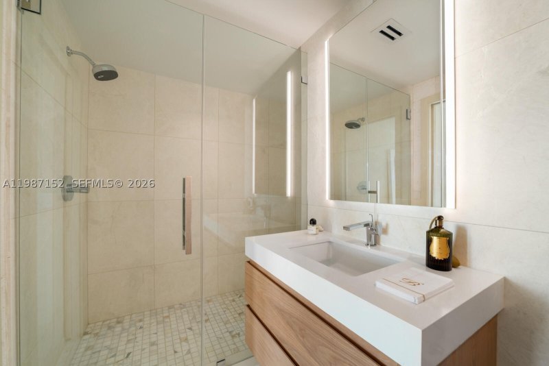 Comprar apartamento en 5600 Collins D