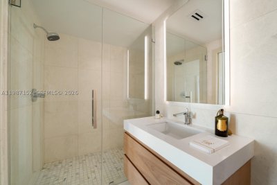 Comprar apartamento no 5600 Collins D