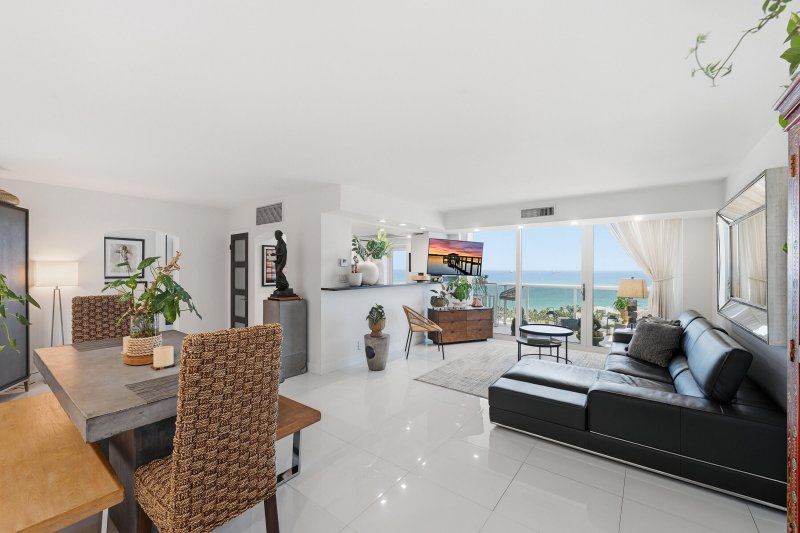 Condo for sale at Embassy Towers Ph D