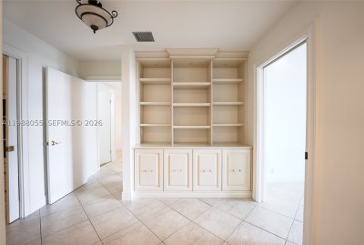 Comprar apartamento no Key Colony III Emerald Bay 320