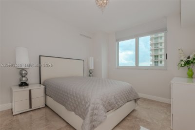 Aluguel de apartamento no Duo Condo 1407E