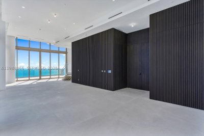 Comprar apartamento no The Estates at Acqualina PH-01