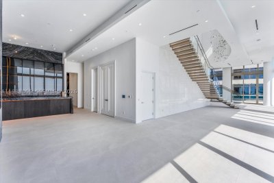 Comprar apartamento no The Estates at Acqualina PH-01