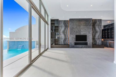 Comprar apartamento no The Estates at Acqualina PH-01
