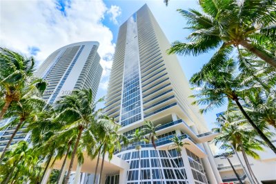 Comprar apartamento no Beach Club Two 3804
