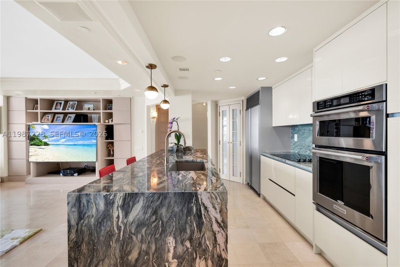 Apartment for rent at 1500 Ocean Drive 1005