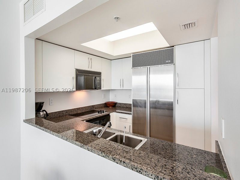 Apartment for rent at 1500 Ocean Drive PH-10
