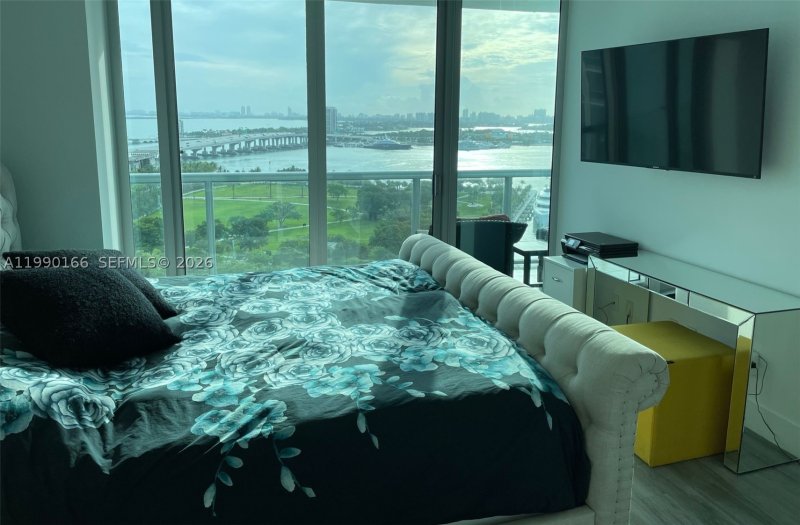 Condo for sale at Marina Blue 1810