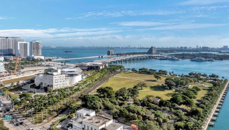 Condo for sale at Marina Blue 1810