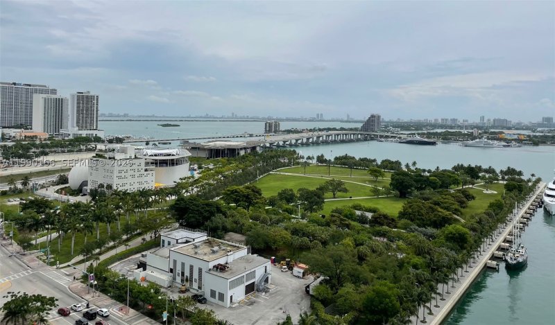 Condo for sale at Marina Blue 1810