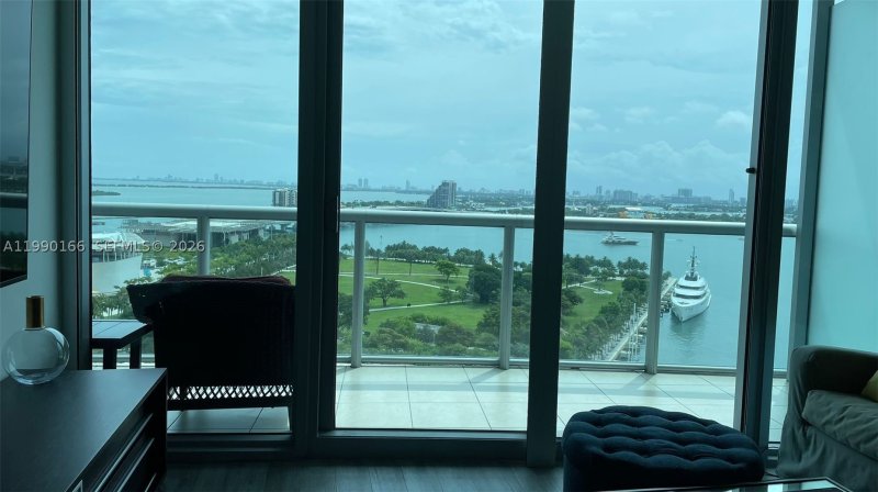 Condo for sale at Marina Blue 1810