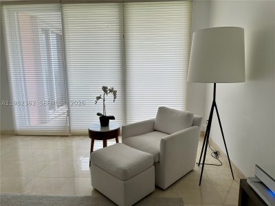 Aluguel de apartamento no Club Tower Two 803