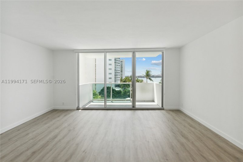Comprar apartamento en Mirador North Tower 528