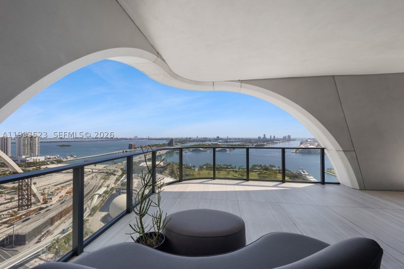 Comprar apartamento en One Thousand Museum 2702
