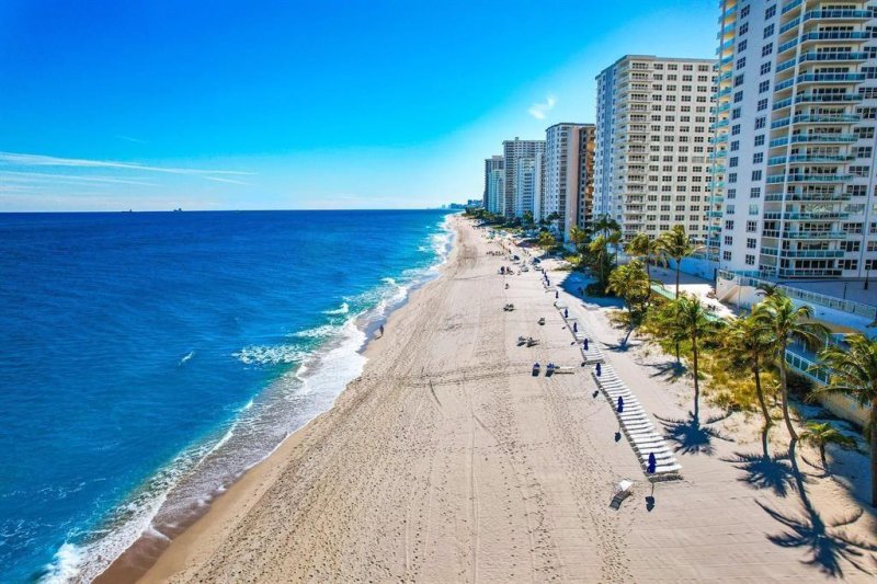 Condo for sale at Playa Del Mar 2204
