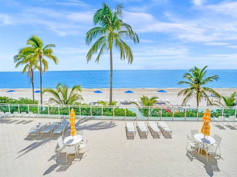Condo for sale at Playa Del Mar 2204