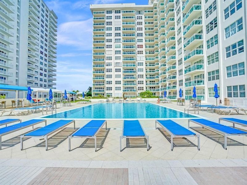 Condo for sale at Playa Del Mar 2204