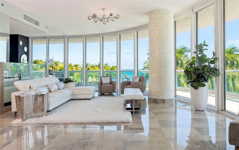 Condo for sale at Continuum I South 506