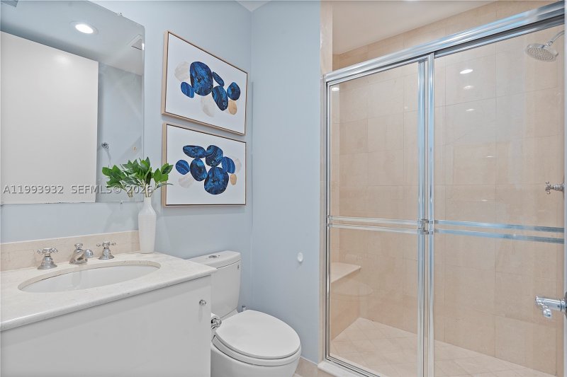 Condo for sale at Continuum I South 506
