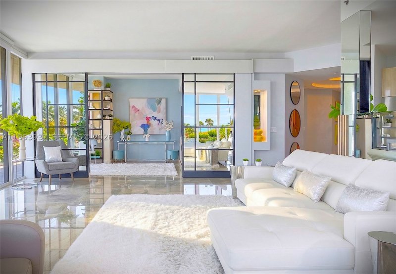 Condo for sale at Continuum I South 506