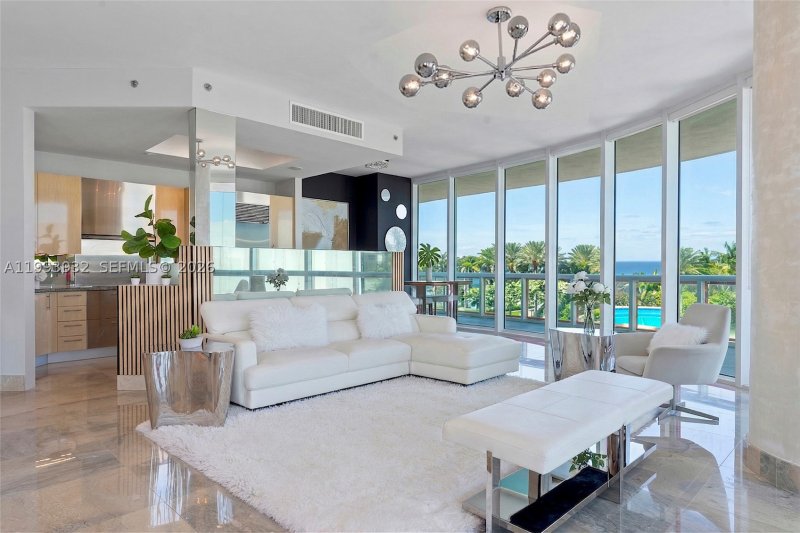Condo for sale at Continuum I South 506