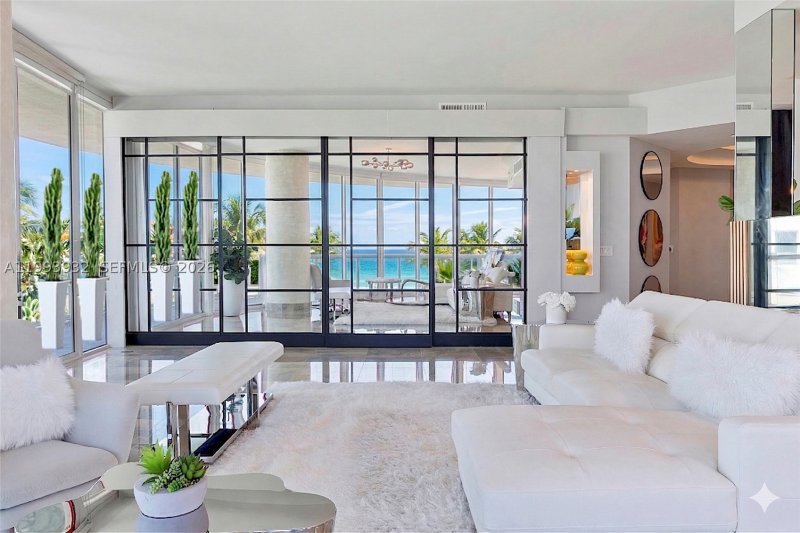 Condo for sale at Continuum I South 506