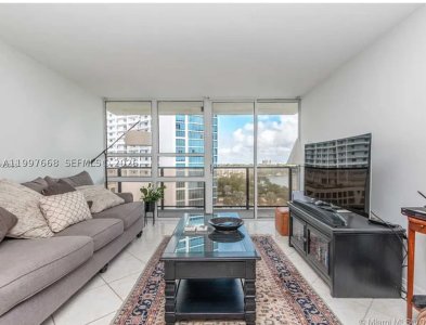Comprar apartamento en Charter Club Condos 1006