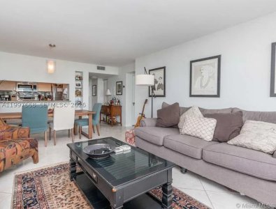 Comprar apartamento en Charter Club Condos 1006