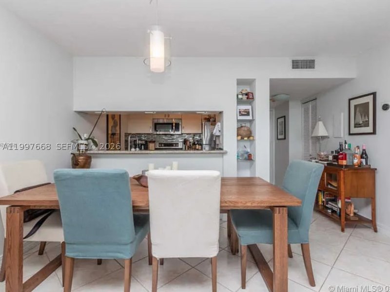 Comprar apartamento en Charter Club Condos 1006