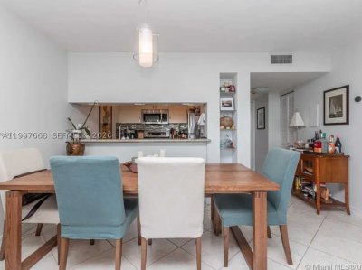 Comprar apartamento en Charter Club Condos 1006