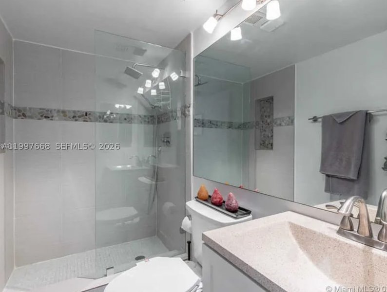 Comprar apartamento en Charter Club Condos 1006