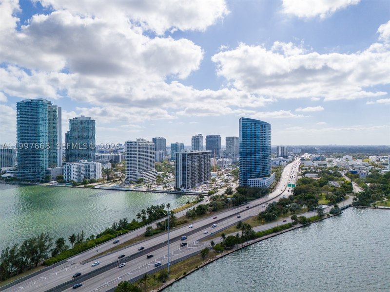 Comprar apartamento en Charter Club Condos 1006