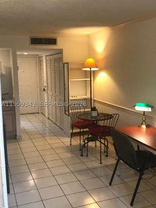 Aluguel de apartamento no University Inn 1111B