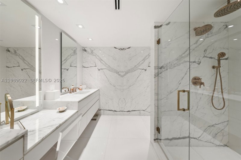 Condo for sale at Bal Harbour Tower Condo 11J