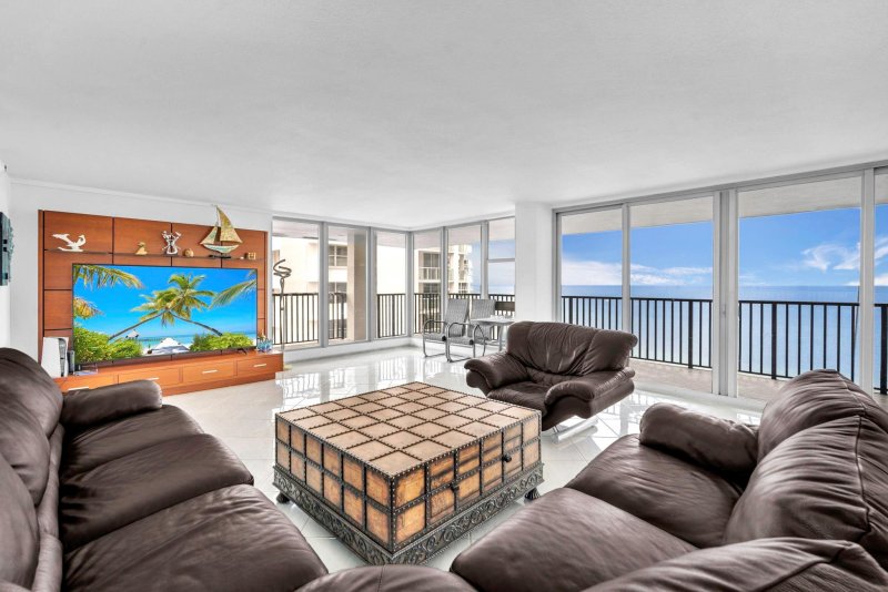 Apartment for rent at Plaza South 14f