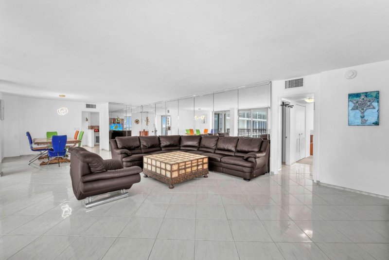 Apartment for rent at Plaza South 14f