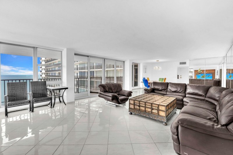 Apartment for rent at Plaza South 14f