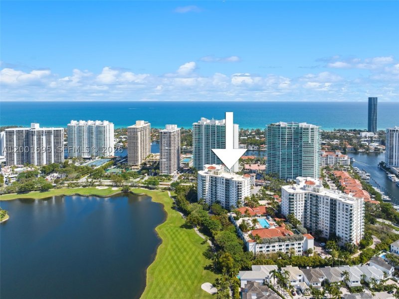 Comprar apartamento en Turnberry Village 314