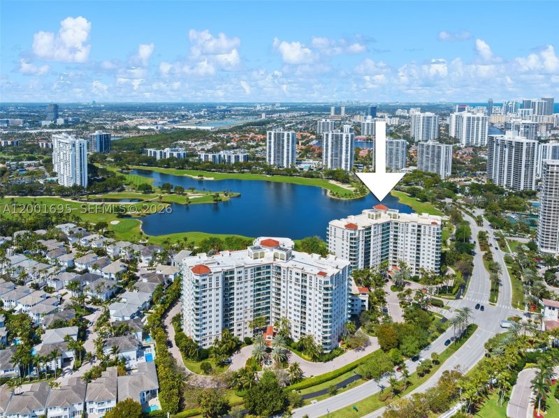 Comprar apartamento en Turnberry Village 314