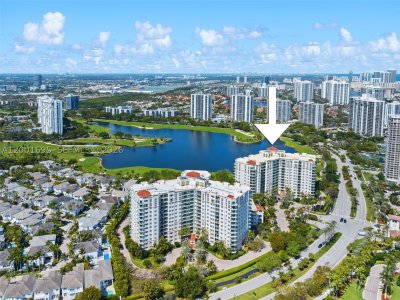 Comprar apartamento en Turnberry Village 314
