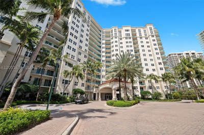 Comprar apartamento en Turnberry Village 314