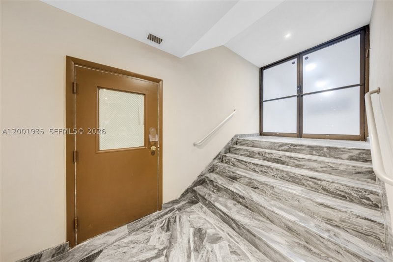 Comprar apartamento en Carriage House Miami Beach CU-9